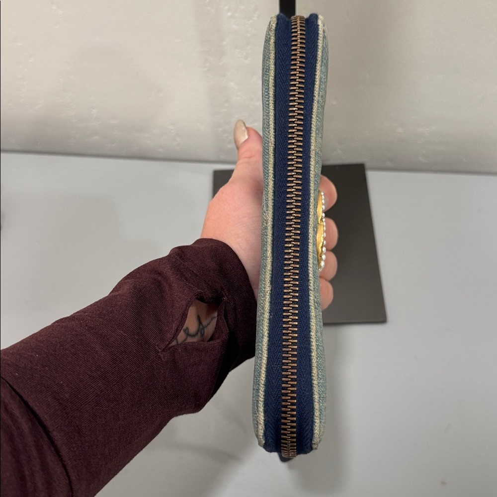 Gucci Light Blue Denim Wallet with Gold pearl Logo - Picture 4 of 9